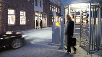 Access control: turnstile with entry and exit reader